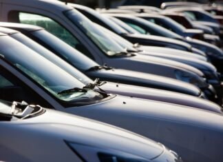 Украинцы завезли почти полмиллиона автомобилей за 2025 год