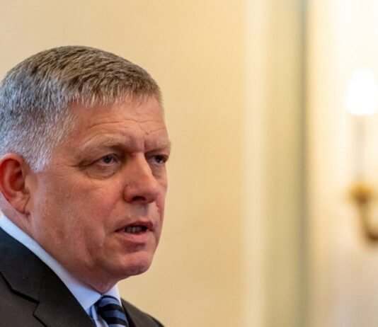 Фицо выставил ультиматум Украине: угрожает в понедельник прекратить поставки электроэнергии