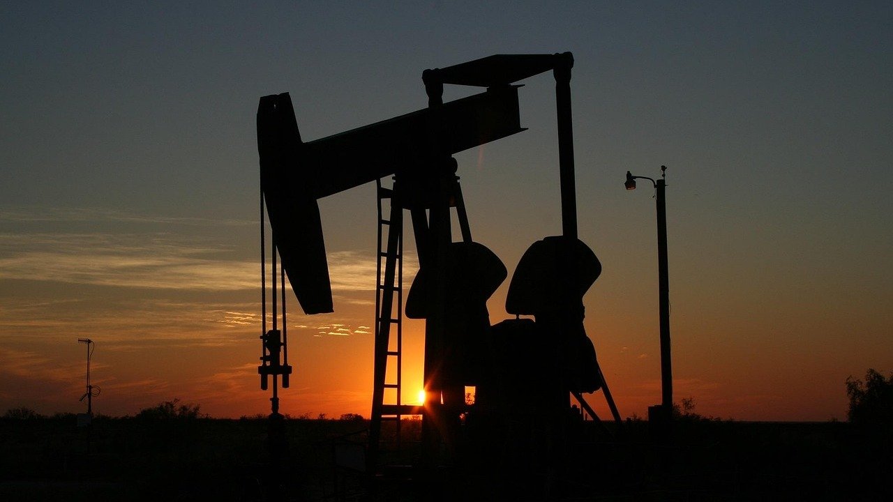 Reuters: РФ будет вынуждена сократить добычу нефти, это ударит по ее доходам