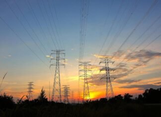 Венгрия угрожает прекратить поставки газа и электричества в Украину из-за остановки «Дружбы»