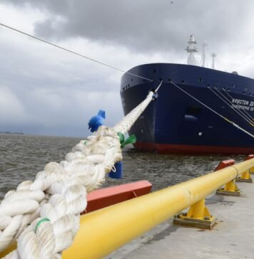 Россия получит два новых арктических газовоза в 2026 году для наращивания экспорта СПГ