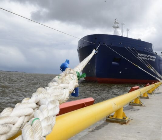 Россия получит два новых арктических газовоза в 2026 году для наращивания экспорта СПГ