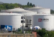 Reuters: США притормозили продажу активов Лукойла из-за мирных переговоров по Украине