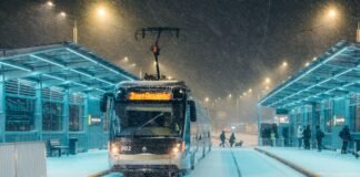 Троллейбусы и трамваи в Киеве возобновляют работу. Они не ходили больше месяца из-за обстрелов