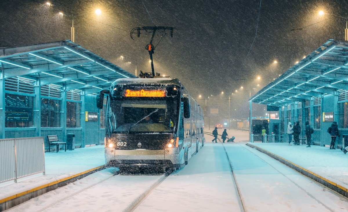 Троллейбусы и трамваи в Киеве возобновляют работу. Они не ходили больше месяца из-за обстрелов