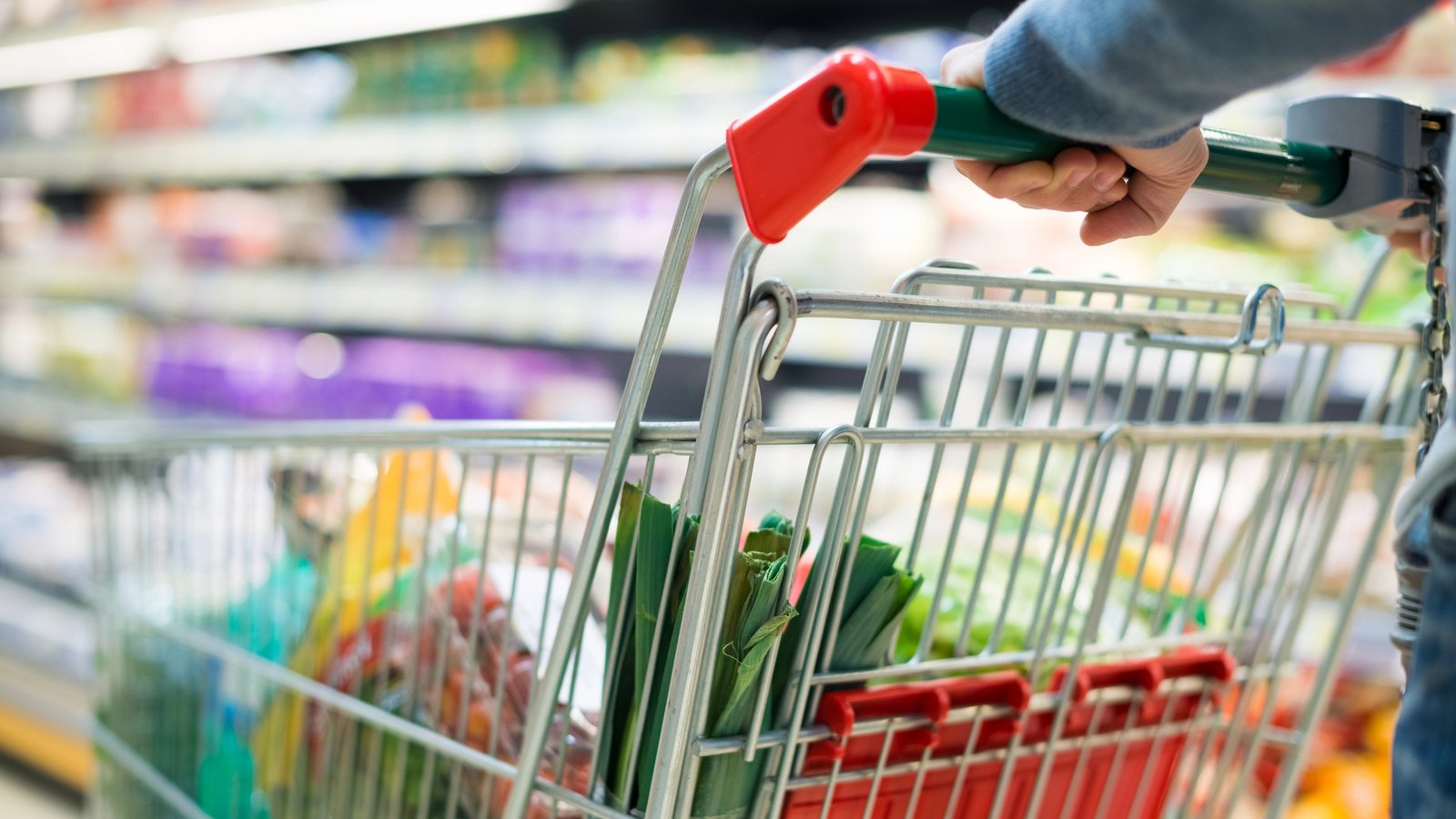 На Троещине в Киеве ряд супермаркетов начали работать круглосуточно: список