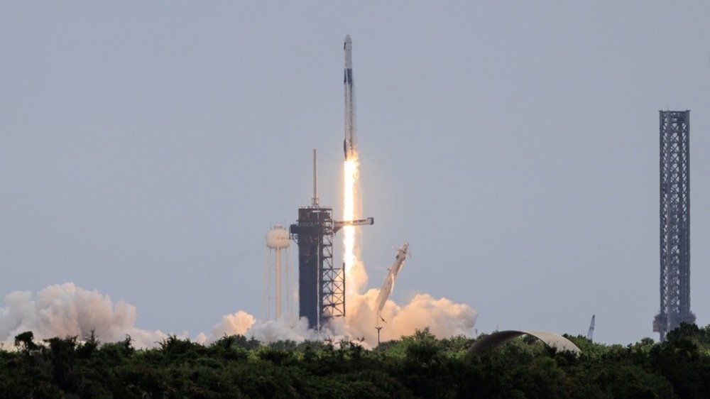 Маск хочет объединить SpaceX с xAI, потому что ИИ-компания дорого обходится – Bloomberg