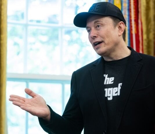 Маск стал первым человеком в истории с состоянием более $800 млрд