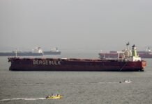 Bloomberg: Танкеры с нефтью РФ соревнуются за покупателей в Азии, так как Индия сокращает закупки