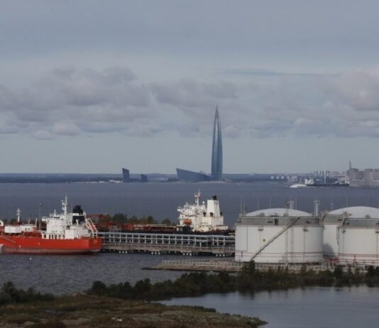 Беспокойство из-за санкций. Танкеры с нефтью РФ все чаще указывают назначение в Сингапуре