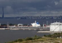 Удар по доходам Кремля. Bloomberg сообщило, что РФ вынуждена делать все большие скидки на нефть