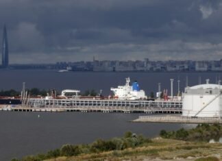 Удар по доходам Кремля. Bloomberg сообщило, что РФ вынуждена делать все большие скидки на нефть