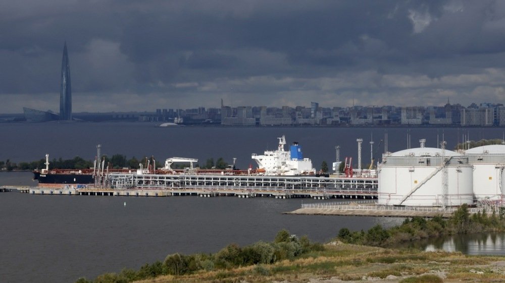 Удар по доходам Кремля. Bloomberg сообщило, что РФ вынуждена делать все большие скидки на нефть