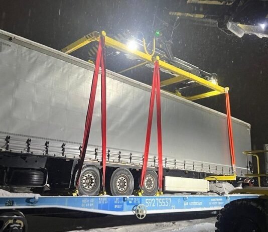 Украина впервые отправила контрейлерный поезд в Венгрию, частично – по евроколее: фото