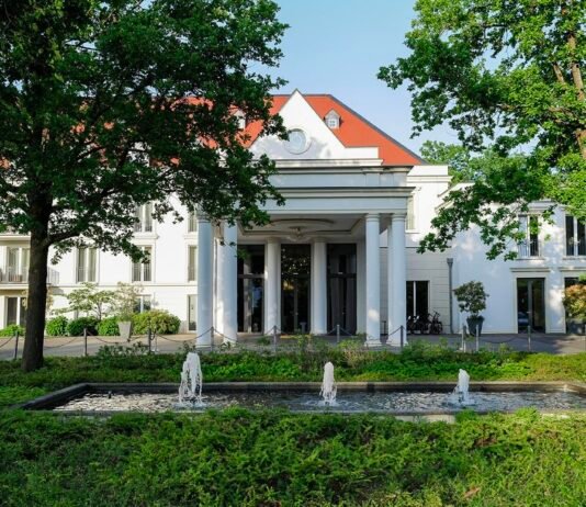 Hilton может разорвать сделку по отелю во Франкфурте из-за санкций против Ирана