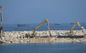 DP World уволила CEO, который, вероятно, имел связи с Эпштейном