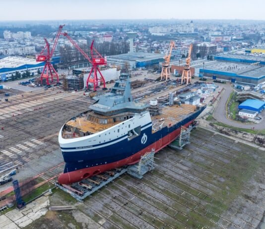 В Румынии спустили на воду специализированное судно для строительства морских ВЭС – фото, видео