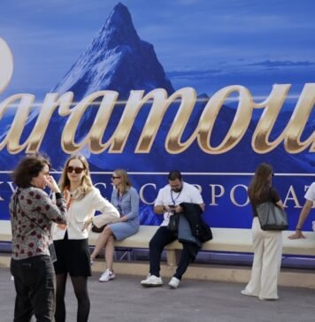 Warner Bros. отклонила сделку с Paramount, но дала ей неделю на улучшение предложения