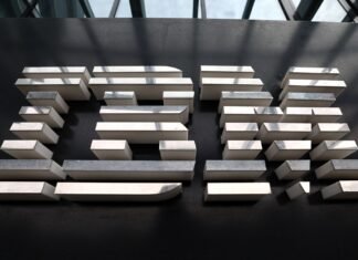 Акции IBM обвалились на 13% после того, как искусственный интеллект научили обновлять COBOL