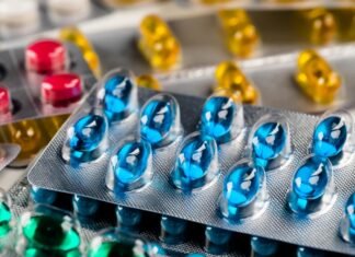 Кабмин усилил контроль цен на лекарства и добавил дешевые аналоги в е-рецепт