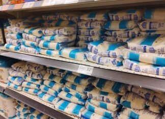 АМКУ приказал 90 торговым сетям пересмотреть ценовую политику на сахар