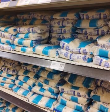 АМКУ приказал 90 торговым сетям пересмотреть ценовую политику на сахар