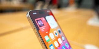 Apple оштрафували за продаж iPhone без зарядного пристрою