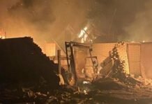 В Запорожском районе из-за вражеских атак загорелись два дома, машины, трактор и газовая труба