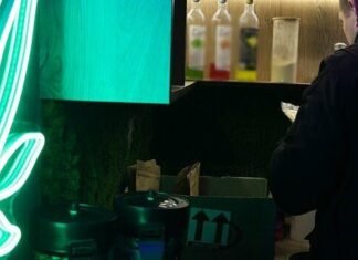 В Запорожье и еще 10 регионах разоблачили масштабную сеть продажи наркотиков под видом вейп-магазинов