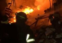 В Запорожском районе из-за вражеских атак произошли пять пожаров: горели склад, многоквартирный дом и автомобиль