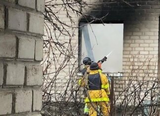 В Запорожском районе вражеский обстрел вызвал возгорание дачного дома