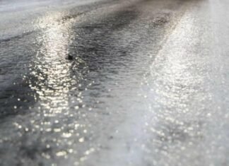 В Запорожской области объявили штормовое предупреждение из-за гололедицы и сильных порывов ветра