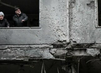 Массированная атака на Запорожье: 10 раненых, повреждены более 80 домов