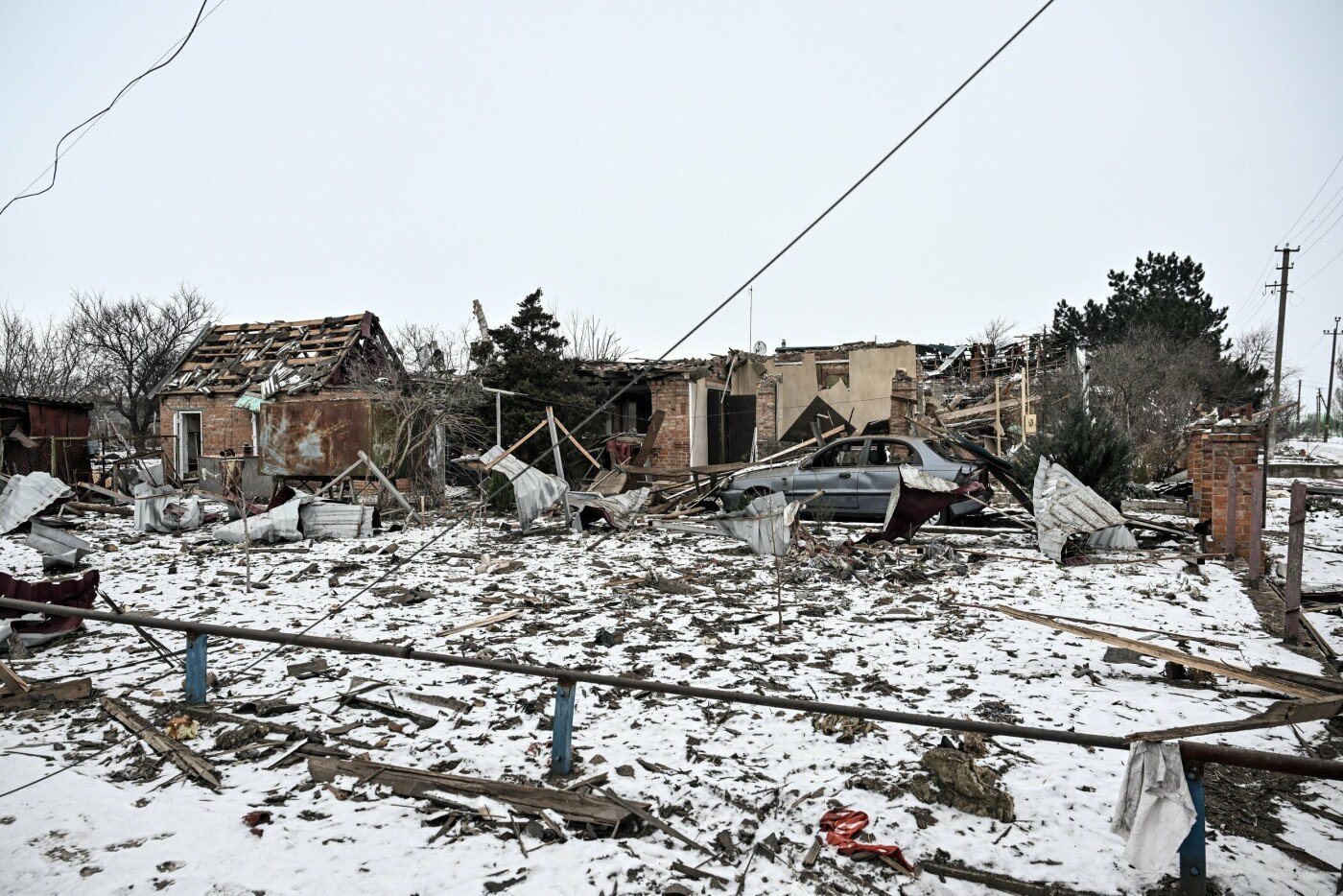 «Мы к дронам уже привыкли. Жужжат… и пусть жужжат»: из прифронтовой Юрковки полицейские вывезли 11 пожилых людей, — ФОТОРЕПОРТАЖ