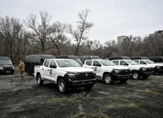“Благодаря оптоволоконным дронам у противника очень длинная “рука”: экипажи, защищающие небо в Запорожье, получили автомобили для выполнения боевых задач, — ФОТО