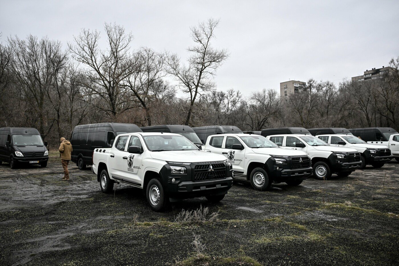 “Благодаря оптоволоконным дронам у противника очень длинная “рука”: экипажи, защищающие небо в Запорожье, получили автомобили для выполнения боевых задач, — ФОТО