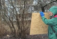 В Запорожье ликвидируют последствия атаки по городу: закрыты окна в 13 многоэтажках