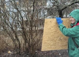 В Запорожье ликвидируют последствия атаки по городу: закрыты окна в 13 многоэтажках