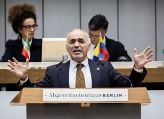 «Это просто разговоры для бедных»: Каспаров о переговорах по Украине, Путине и будущем России