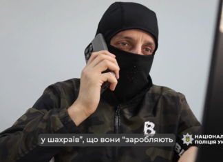 В Запорожье полиция помогла вернуть пенсионерке почти 10 тысяч долларов, которые она отдала телефонным мошенникам