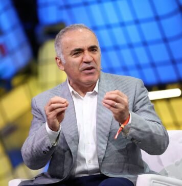 Каспаров рассказал, закончится ли война, пока Путин остается у власти