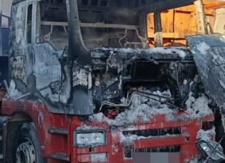 В Запорожской области из-за обстрелов сгорел частный дом и грузовики