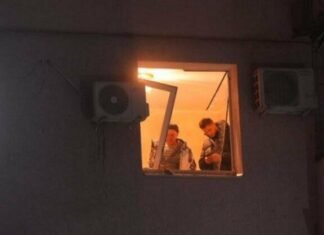 В Запорожье в результате вражеской атаки повреждено по меньшей мере 12 жилых домов