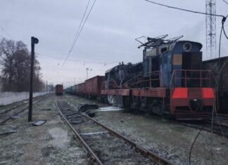 Оккупанты атаковали тепловоз на станции в Запорожье