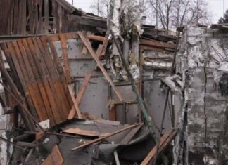 В Запорожье из-за вражеского удара разрушен частный дом