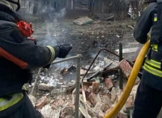 После атаки дрона в Запорожье потушили пожар в частном секторе