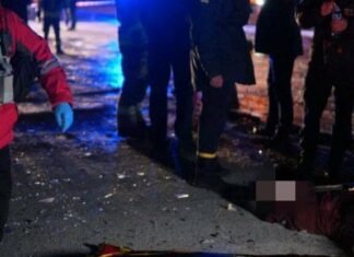 В результате вечернего удара по городу погибли два человека, еще по меньшей мере семь ранены