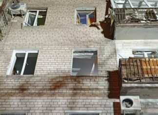 Российский дрон повредил еще одну многоэтажку в Запорожье