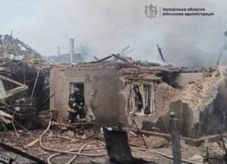 В результате вражеской атаки на Запорожье уничтожен дом, среди пострадавших есть ребенок