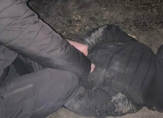 Запорожские полицейские задержали мужчину, совершившего грабеж у пункта обменника